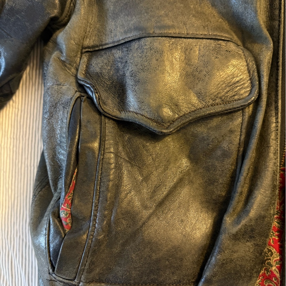 Vintage Distressed Black Leather Bomber Jacket Size M/L - Picture 4 of 12